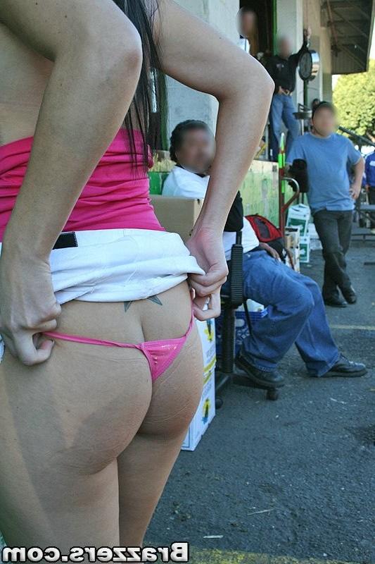 15P Barbi Addison flashing her goodies in public