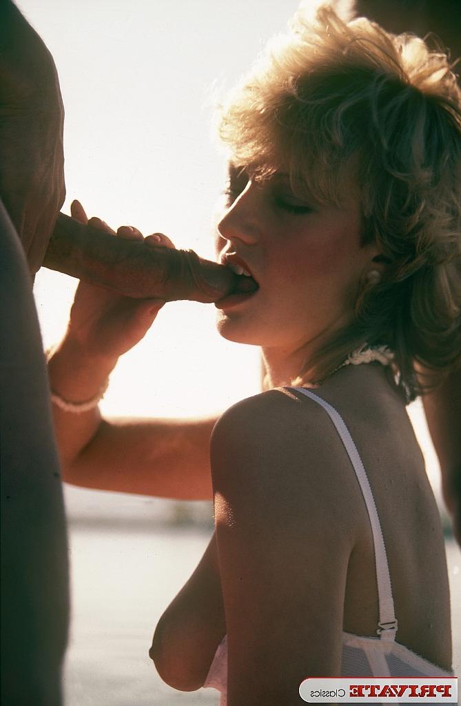 15P Retro tasty pussy doesnt seem to get enough