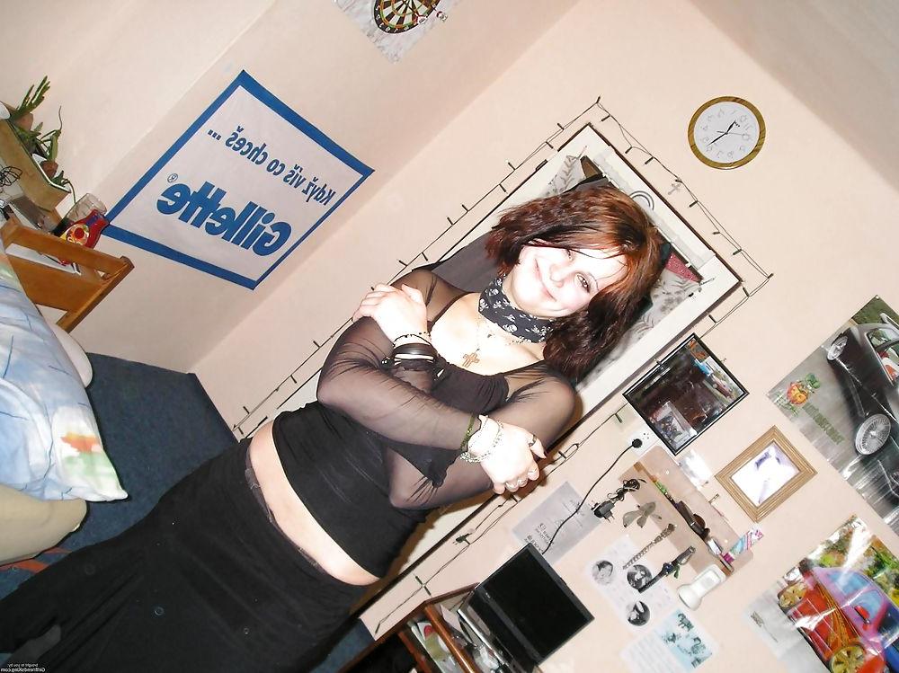 24P Ex-gf Col - Shy Gothic Studentin (2of2)