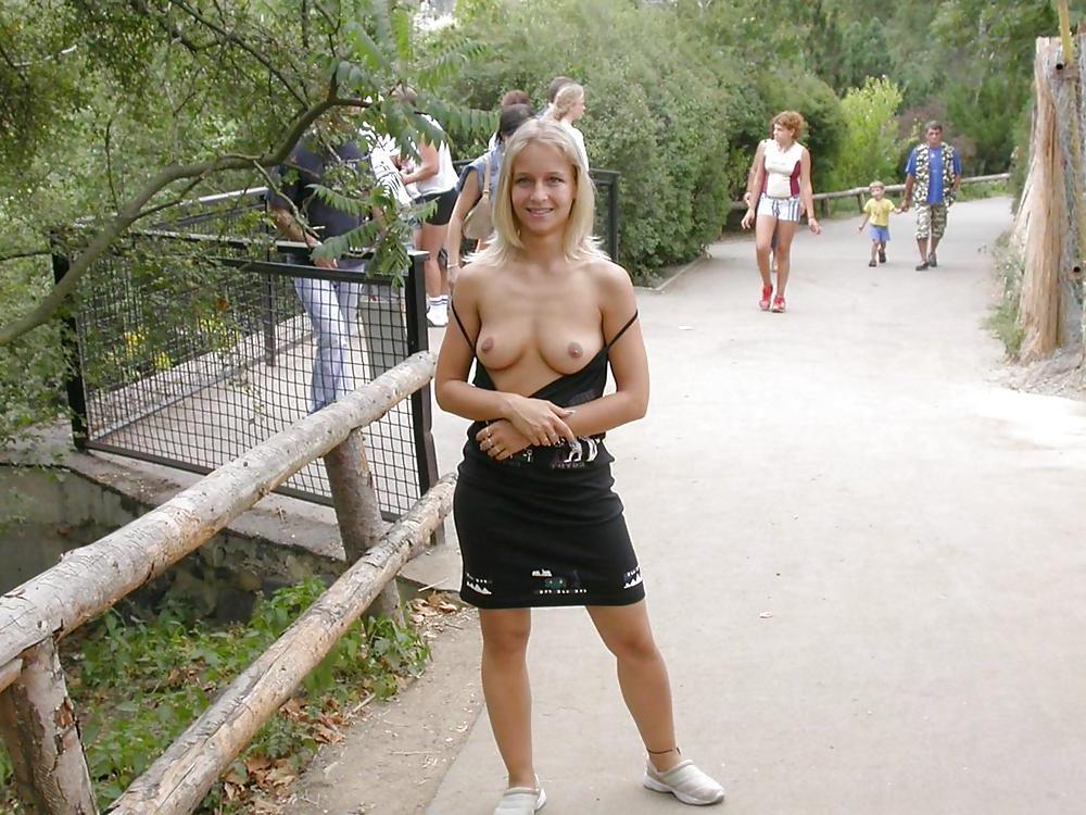 25P FLASHING IN PUBLIC - JARKA