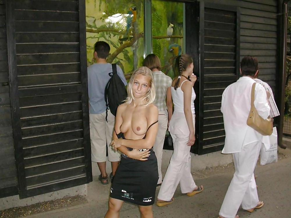 25P FLASHING IN PUBLIC - JARKA
