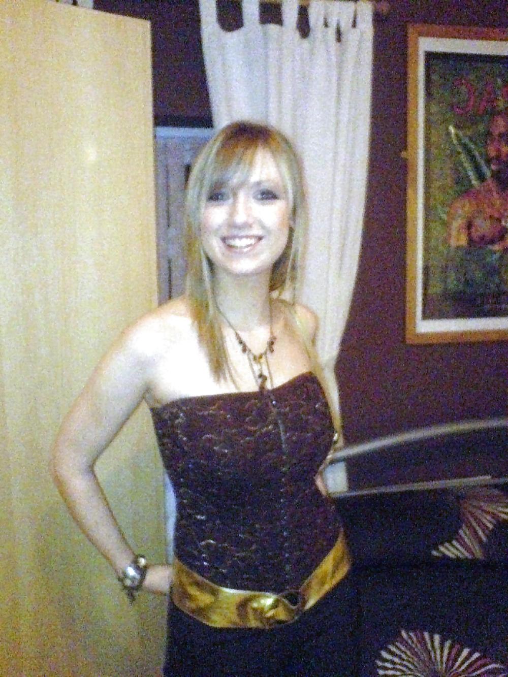 25P HOT BRITISH BLONDE