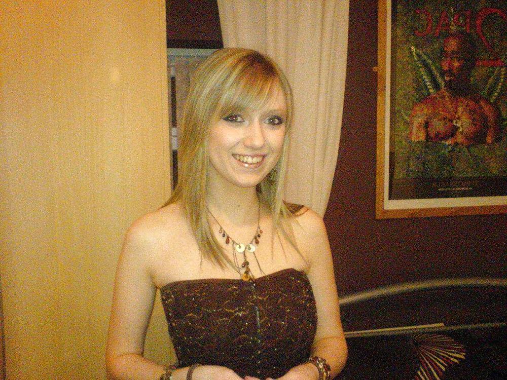 25P HOT BRITISH BLONDE