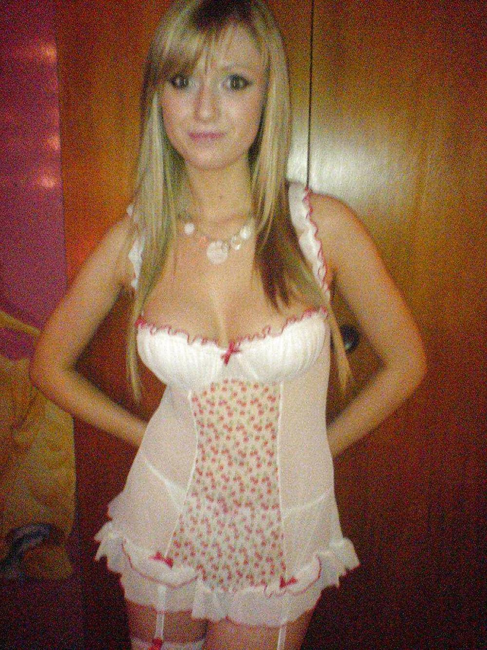 25P HOT BRITISH BLONDE