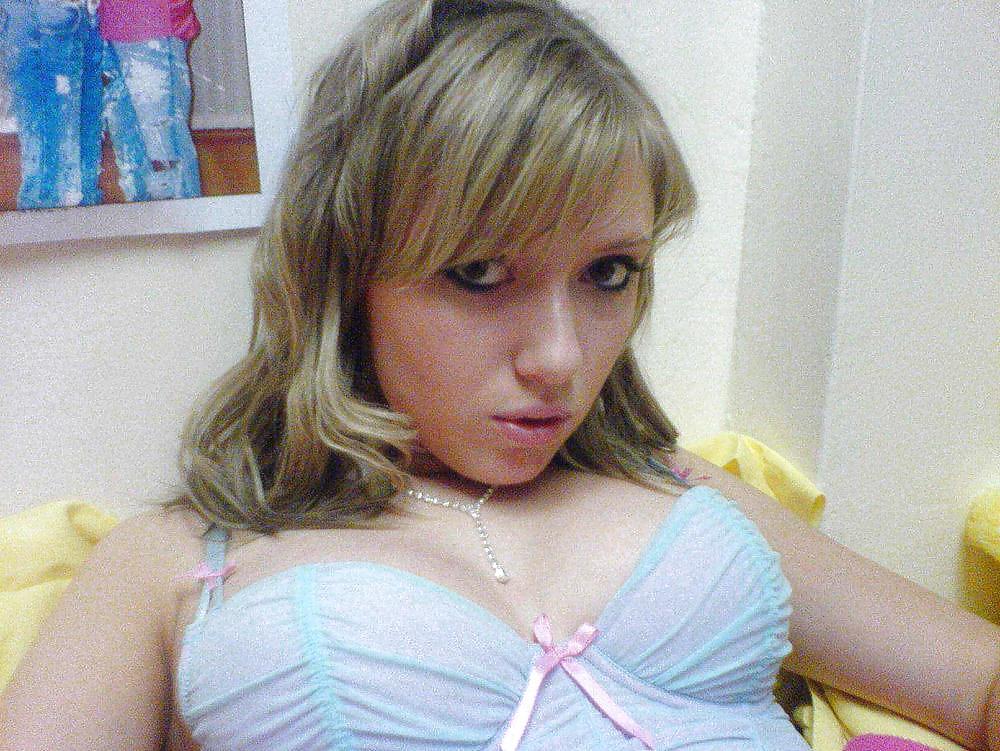 25P HOT BRITISH BLONDE