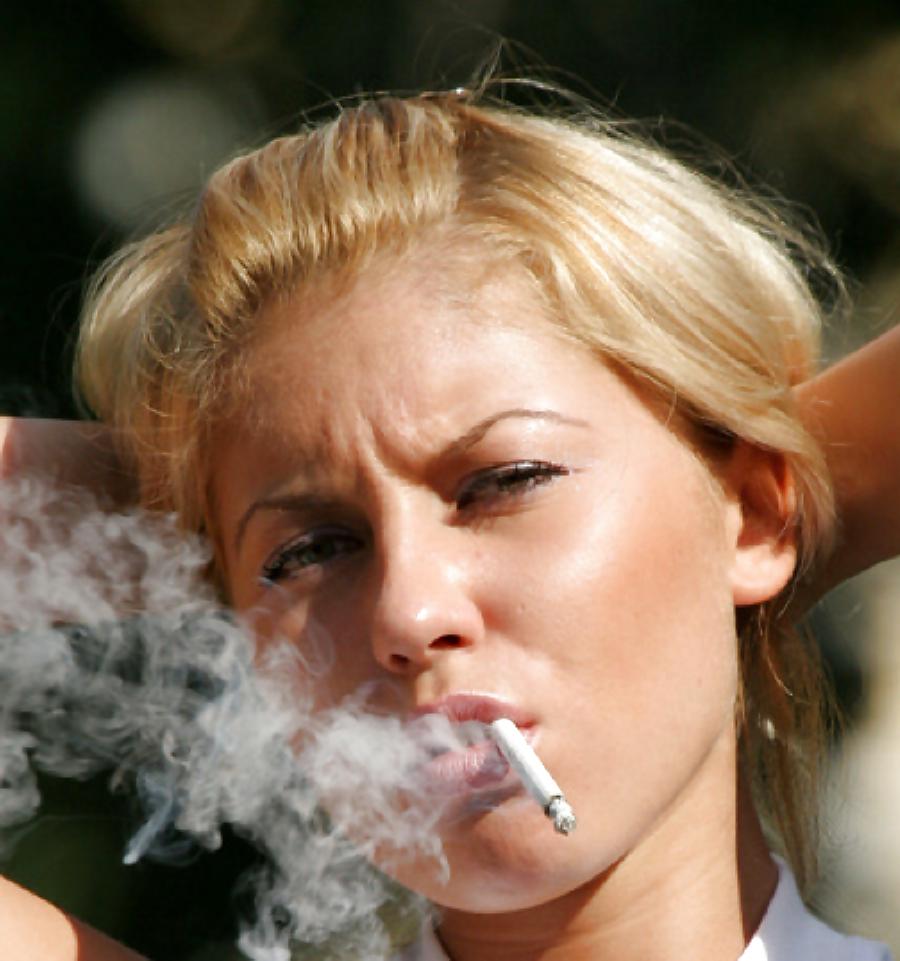 22P Dangling BBW smoking fetish