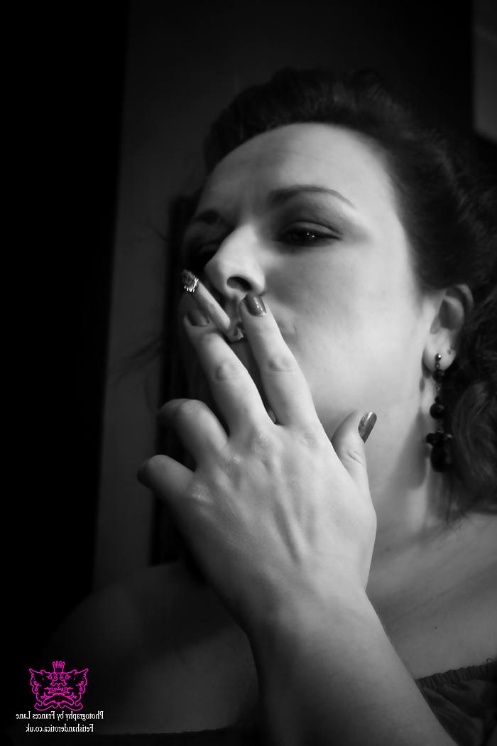 22P Dangling BBW smoking fetish
