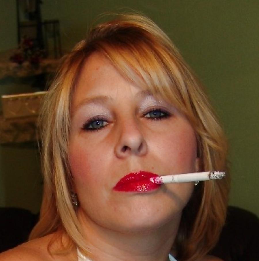 22P Dangling BBW smoking fetish