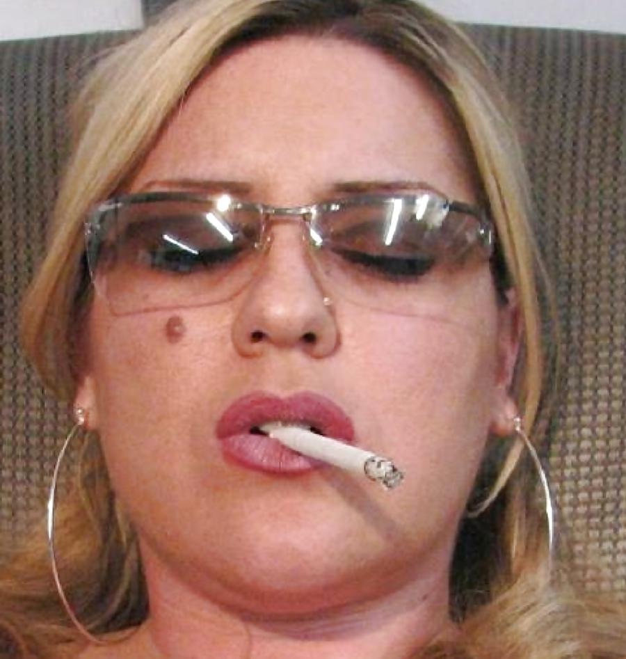 22P Dangling BBW smoking fetish