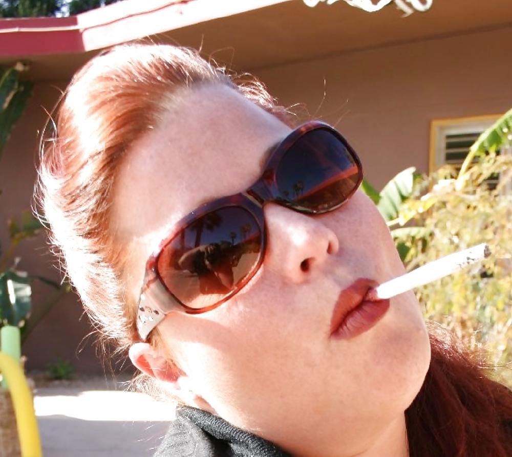 22P Dangling BBW smoking fetish