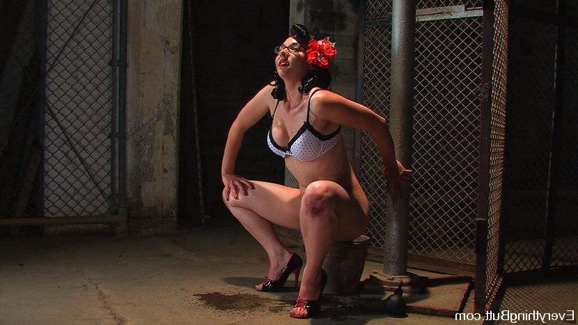 15P Retro babe gets her ass played with and a good butt fucking