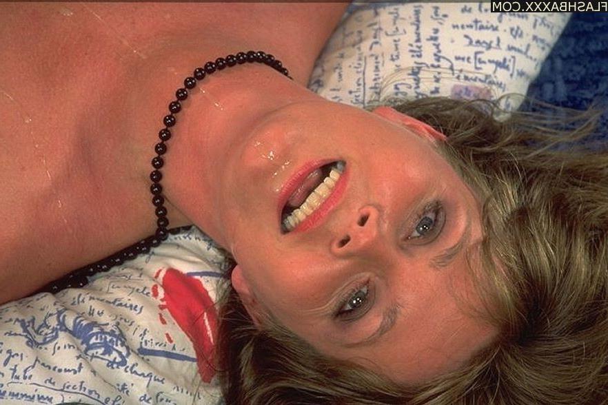 16P Retro euro babe gets fucked in the ass