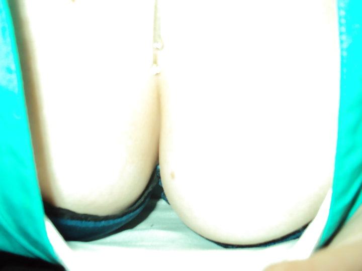 25P I love big tits and cleavage 1