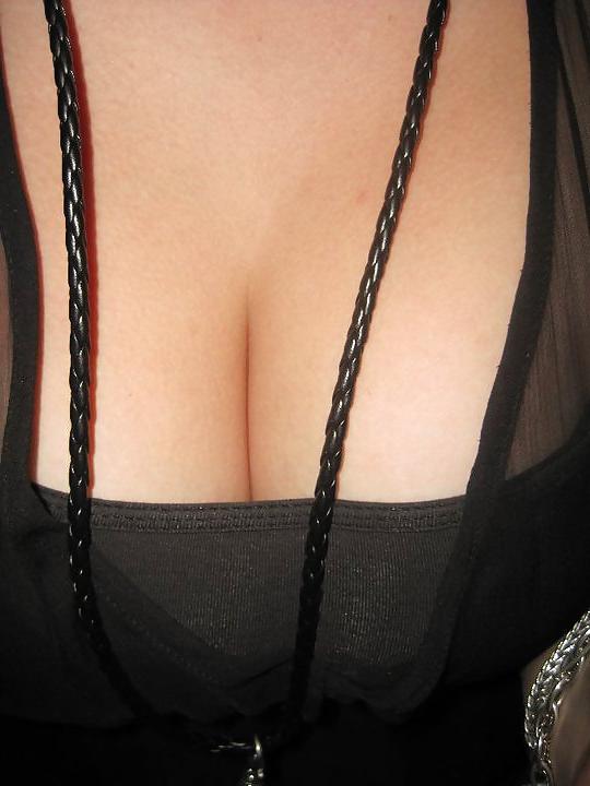 25P I love big tits and cleavage 1