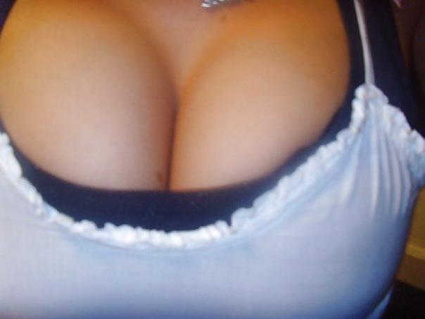 25P I love big tits and cleavage 1