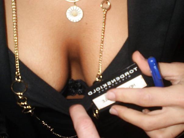 25P I love big tits and cleavage 1