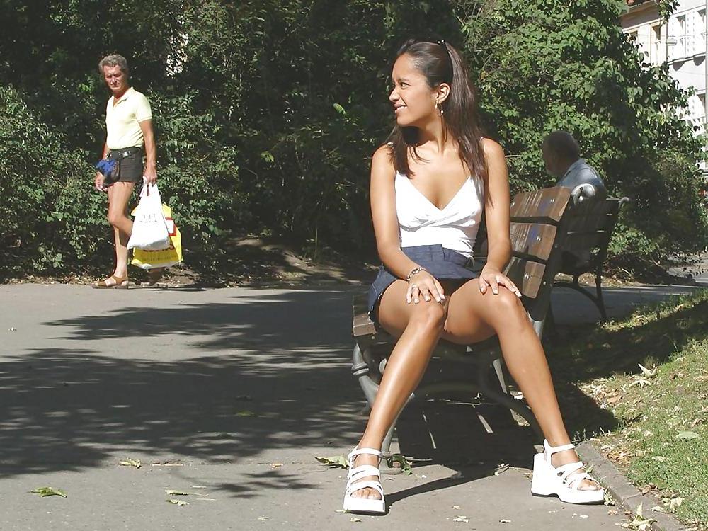 25P FLASHING IN PUBLIC - ANDREA