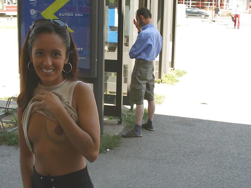 25P FLASHING IN PUBLIC - ANDREA