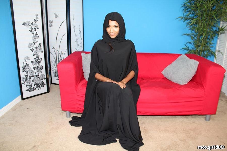 12P Shy and sultry Muslim girl Sadie Santana give a killer tugjob