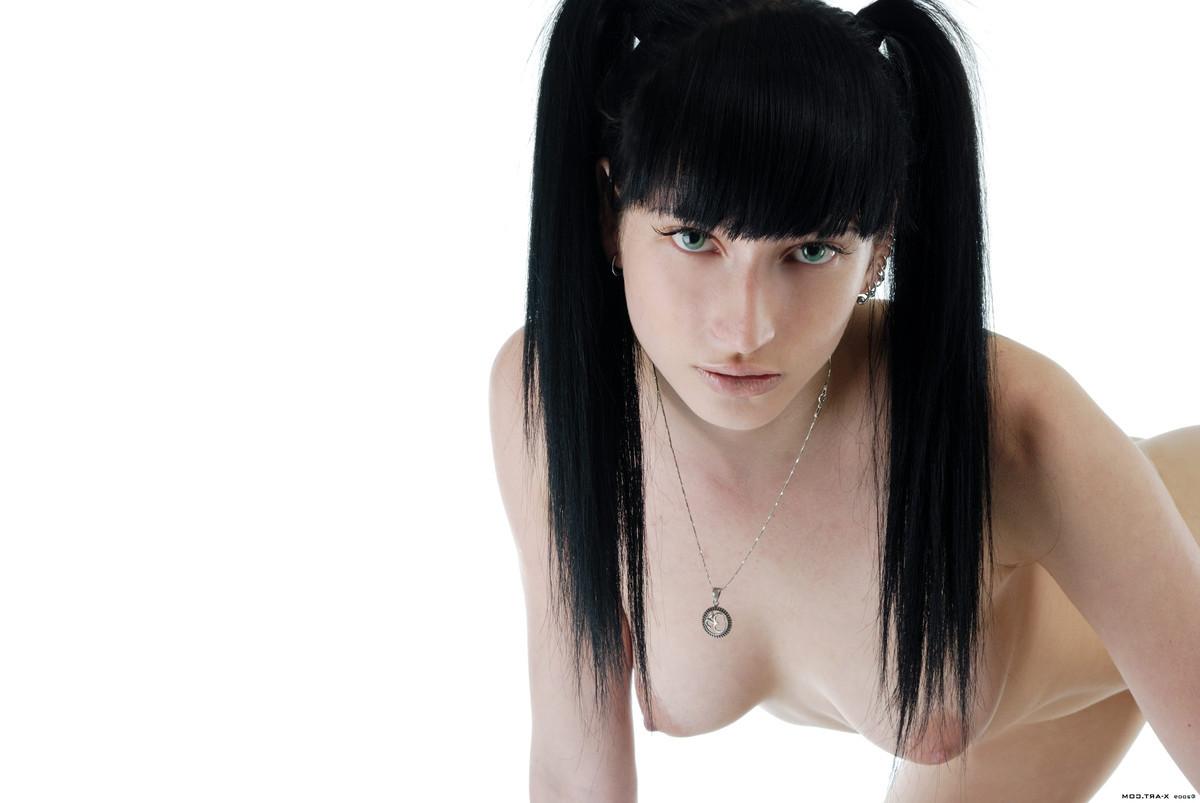 16P Beautiful black hair green eyed girl naked