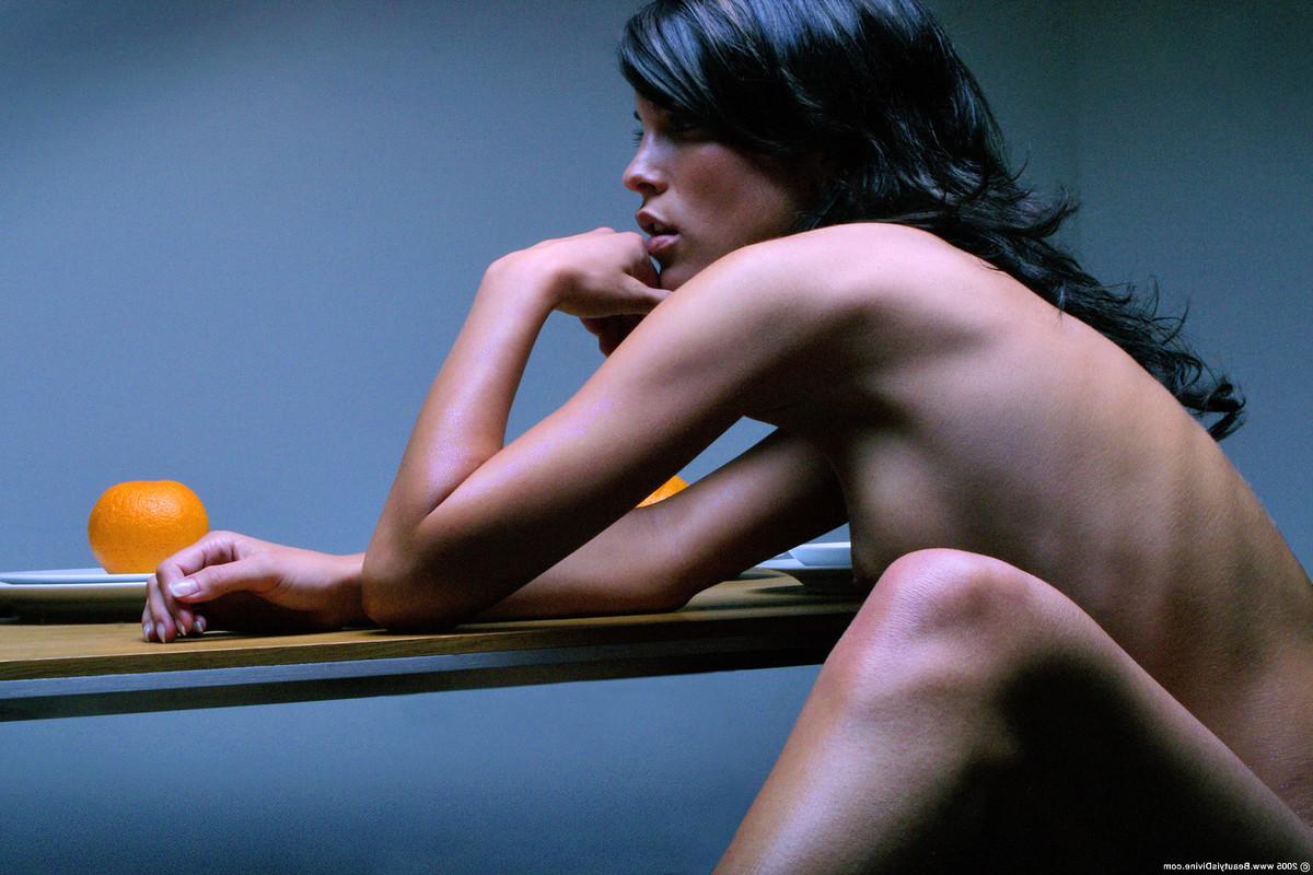 16P Beautiful teen model naked with fruit
