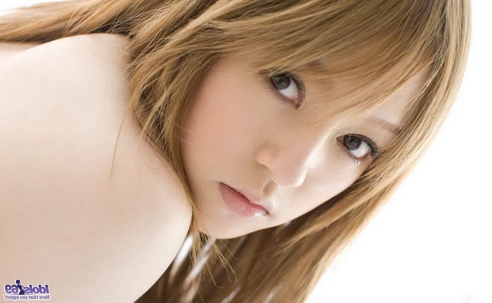 15P Gorgeous asian Ria Sakurai shows her ass and pussy