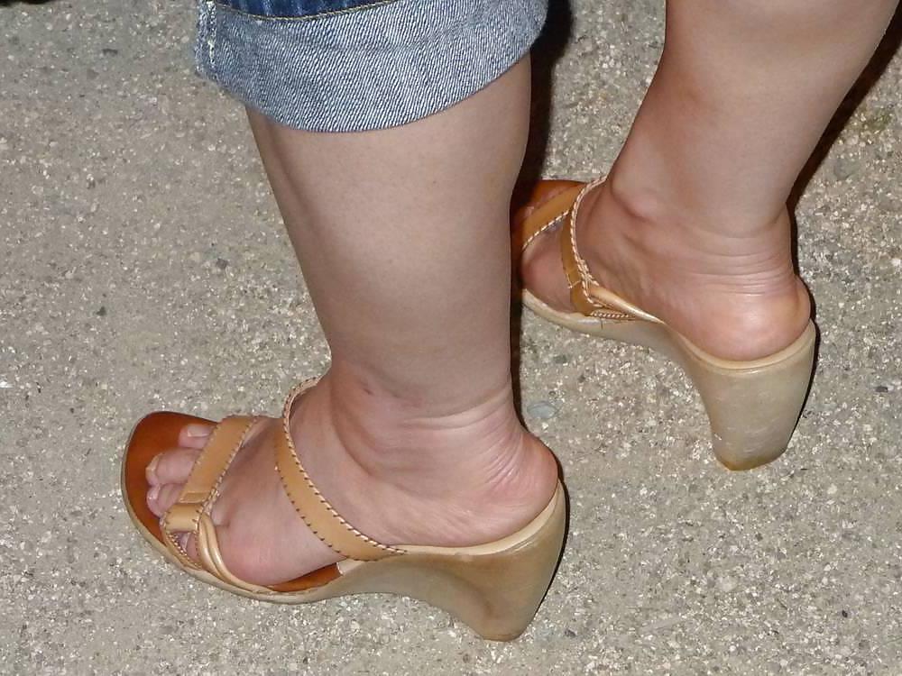 15P Japanese Candids - Feet on the Street 19