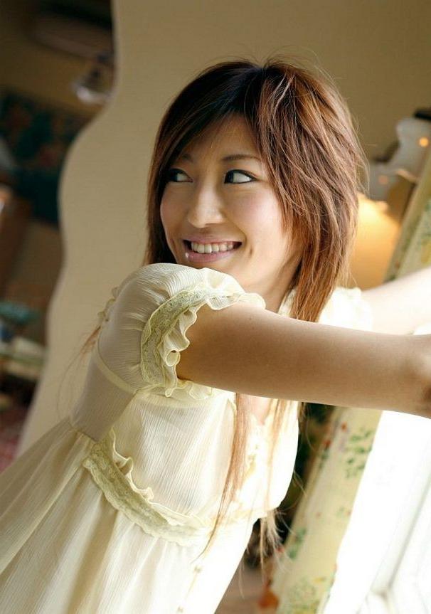 15P Asian beauty Yu Saotome poses on kitchen shows ass