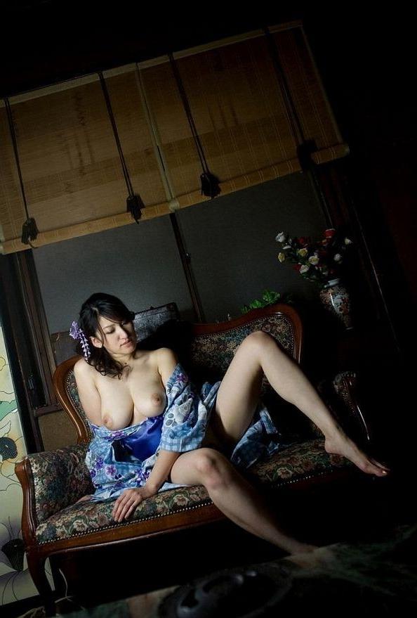 15P Busty japanese model Ruru shows her tits and pussy