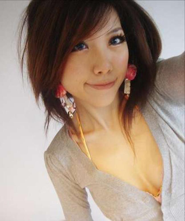 18P Asian teen gfs are posing on camera
