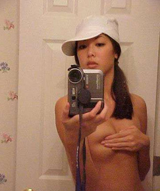18P Asian teen gfs are posing on camera