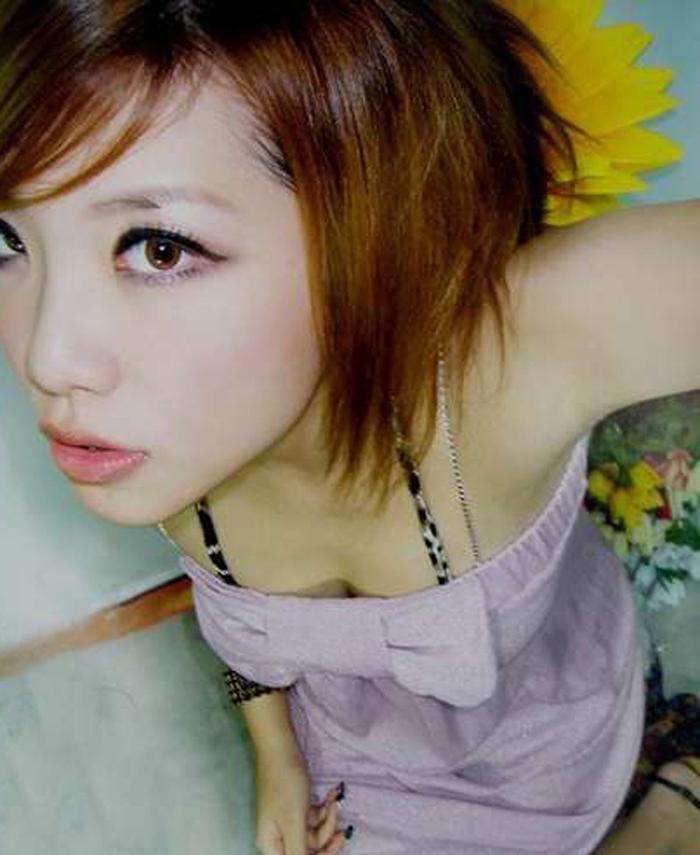 18P Asian teen gfs are posing on camera