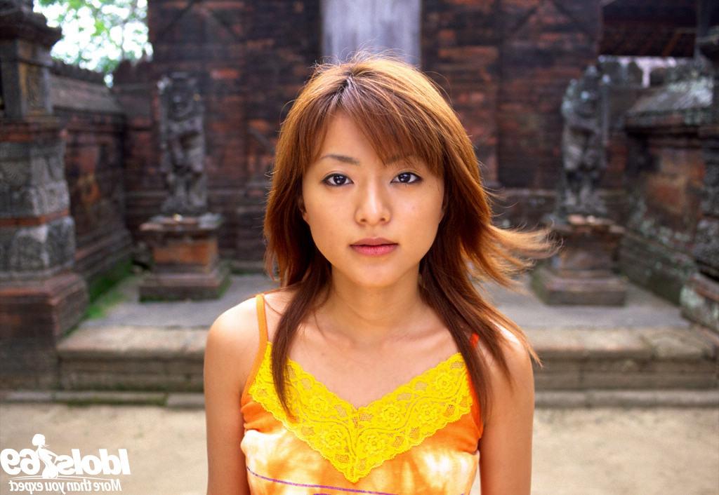 16P Japanese babe in public