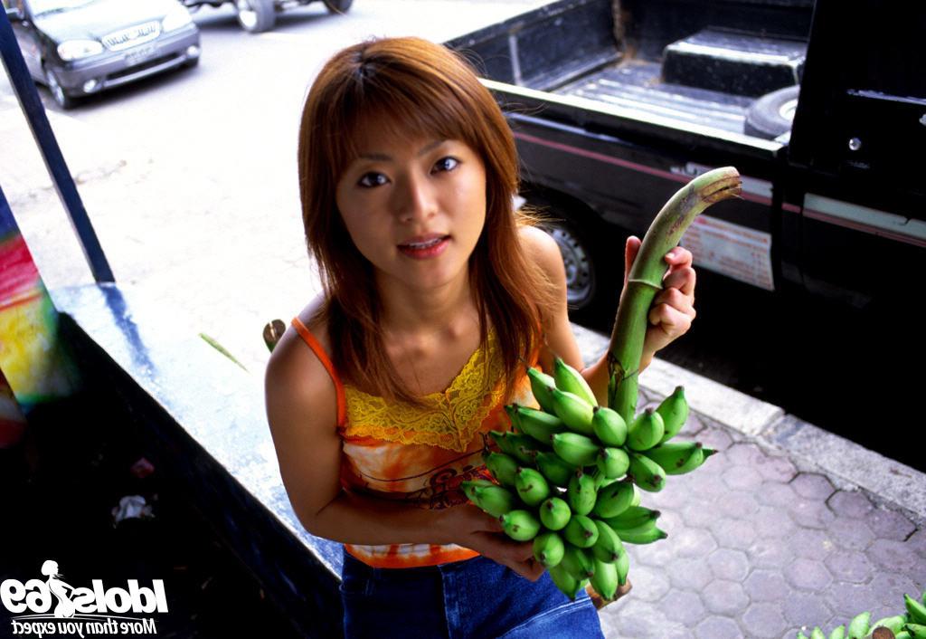 16P Japanese babe in public