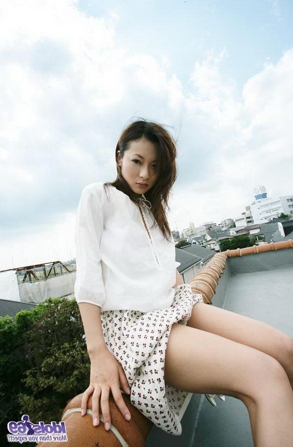 15P Asian idol Koisaya showing hairy pussy and hot ass