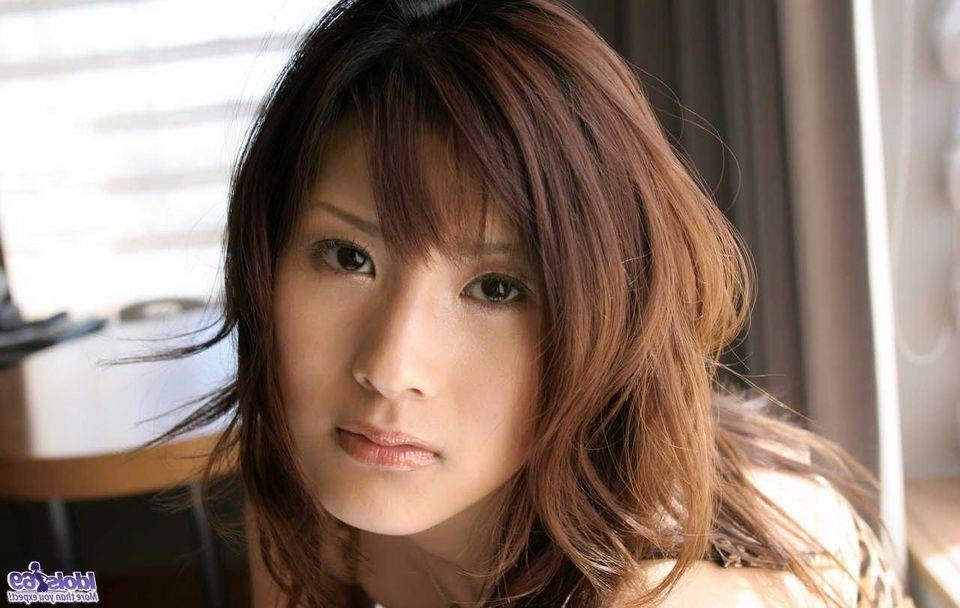 16P Japan idol Sara Tsukigami takes shower shows pussy