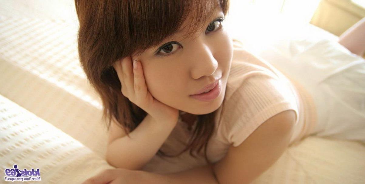 9P Busty japanese model Chise shows her ass and pussy