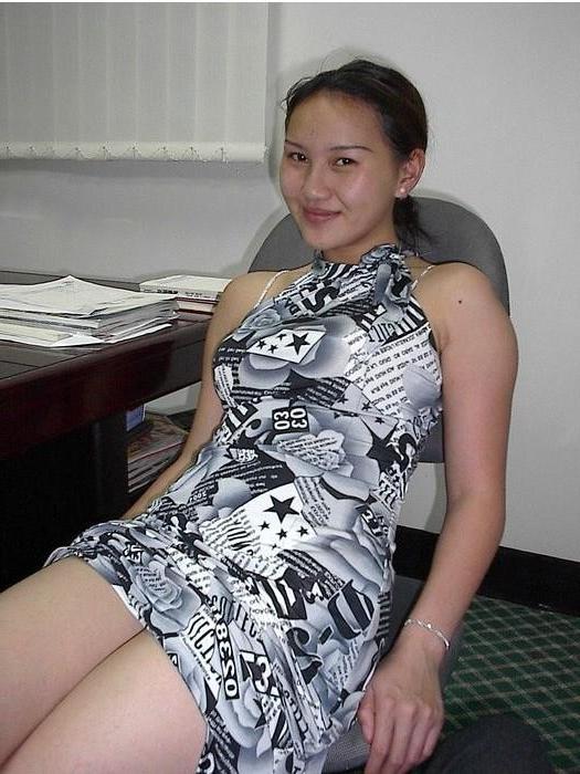 10P Kinky Asian chick with bushy twat gets banged on the bed