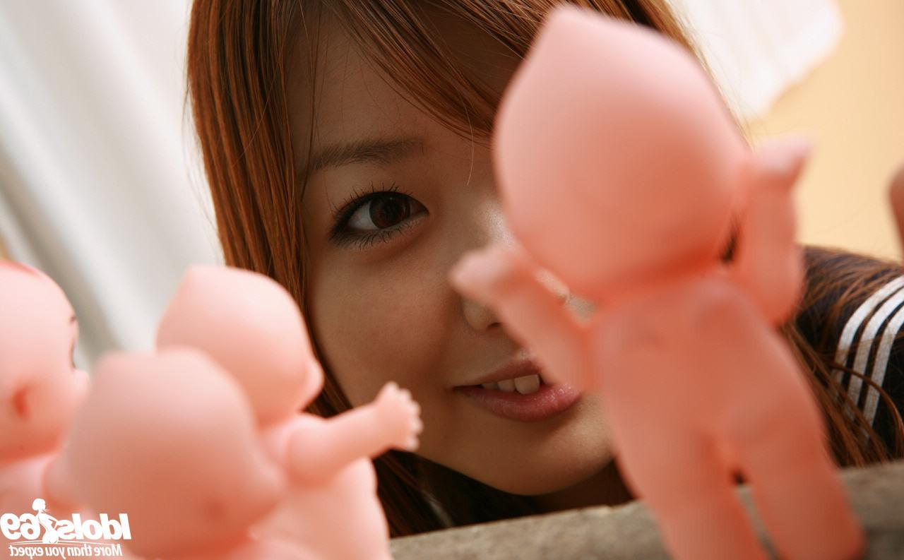 16P Japanese schoolgirl in bandage fetish