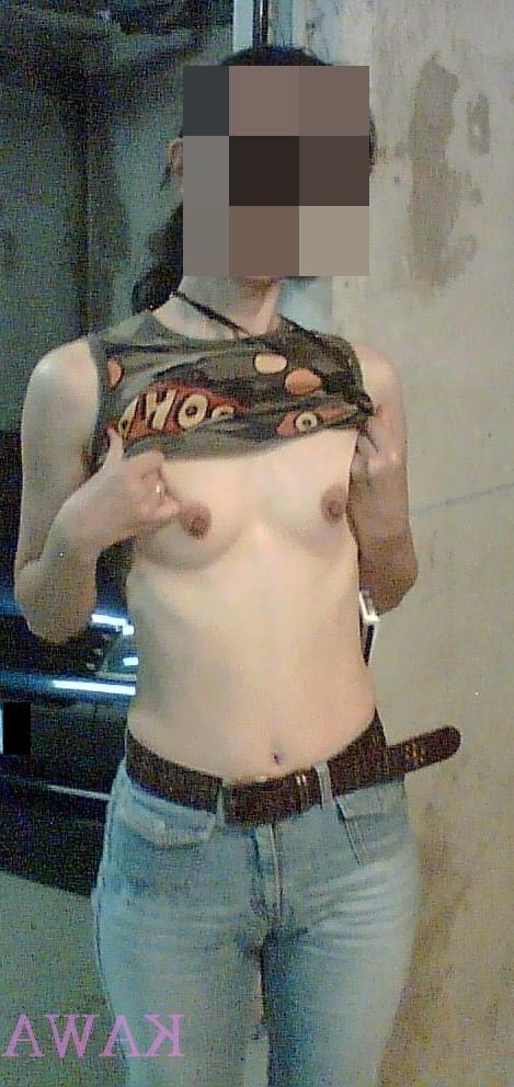10P Sexy asians flashing their pussies in public
