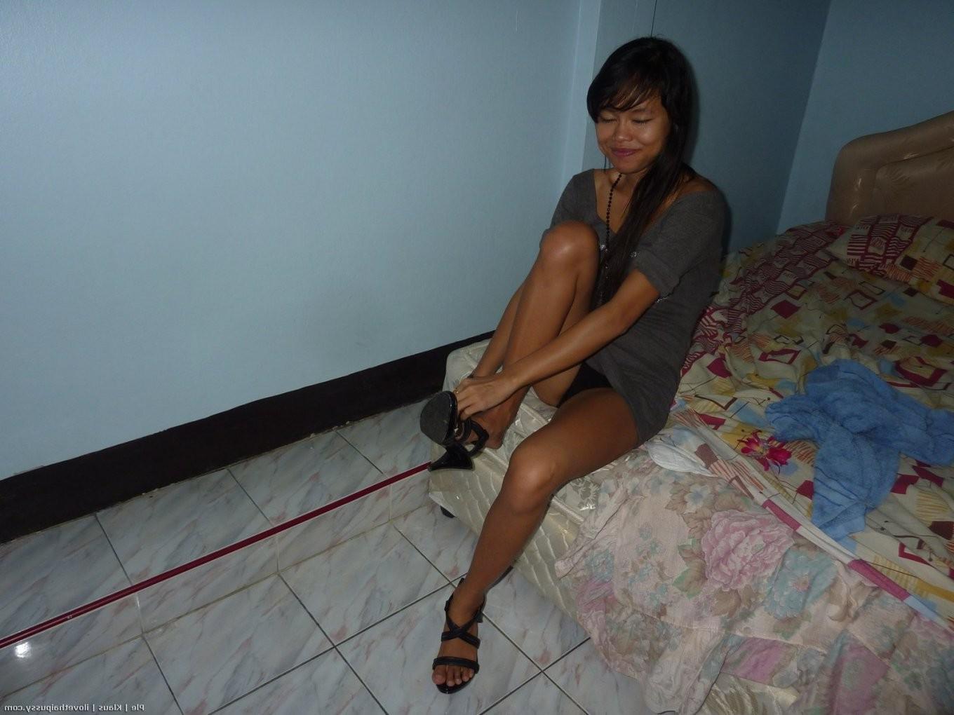 15P Hot Thai Hooker Tricked Bareback Penetration By A Sex Tourist Real Asian Slut