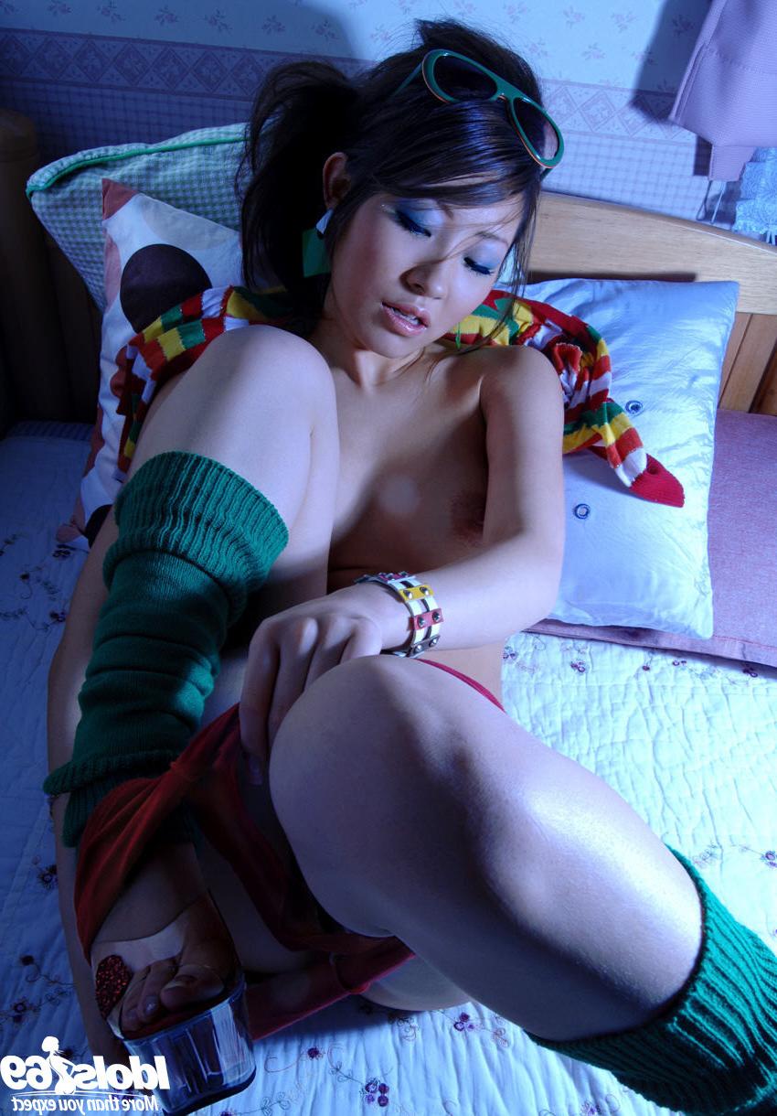 15P Japanese av idol posing in artistic nudes