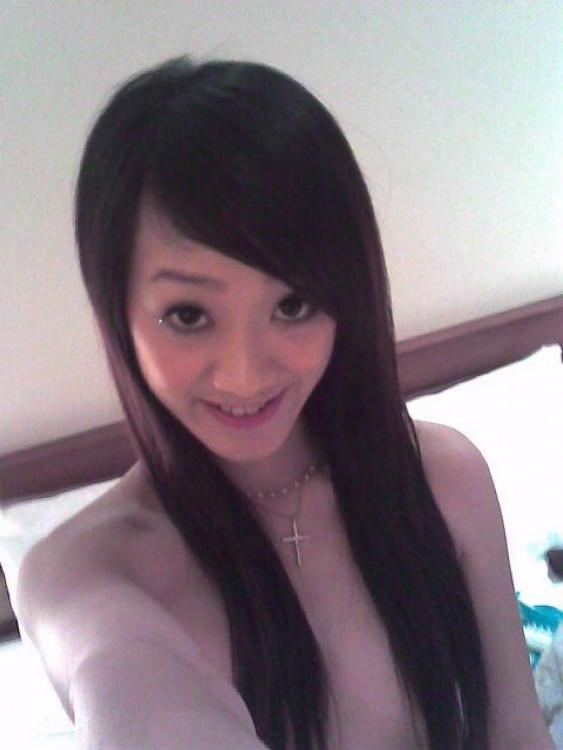 16P Naughty and hot selfpics taken by an amateur Asian chick