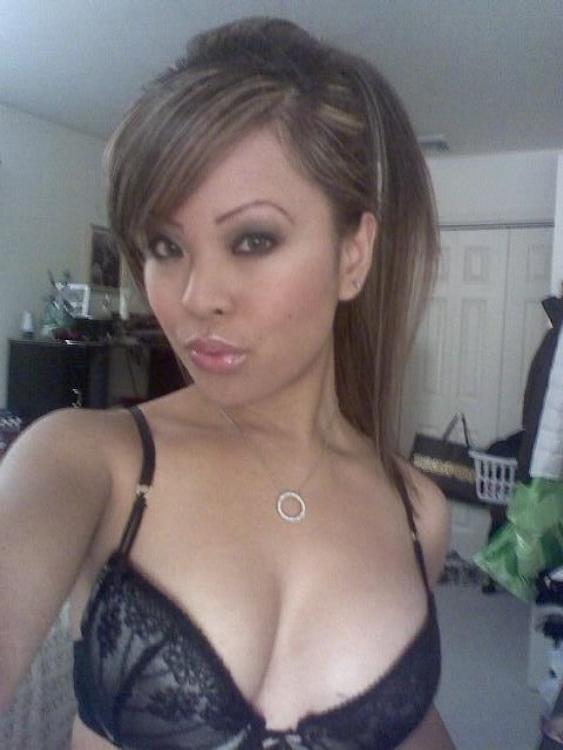 16P Naughty and hot selfpics taken by an amateur Asian chick