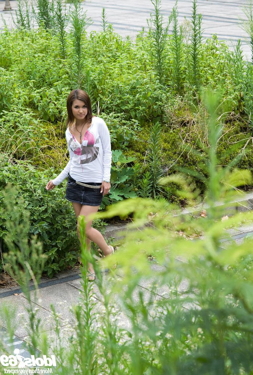16P Japanese babe in public outside