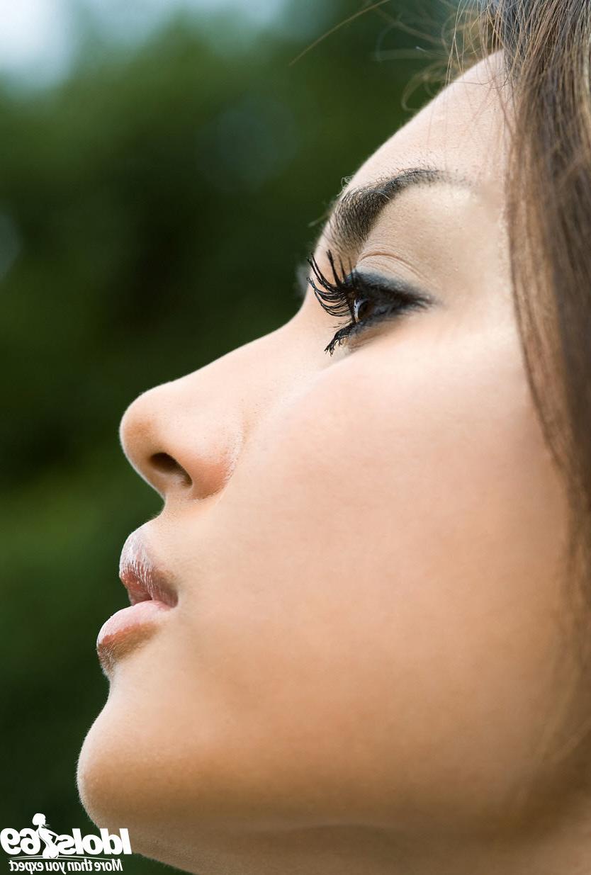 16P Japanese babe in public outside