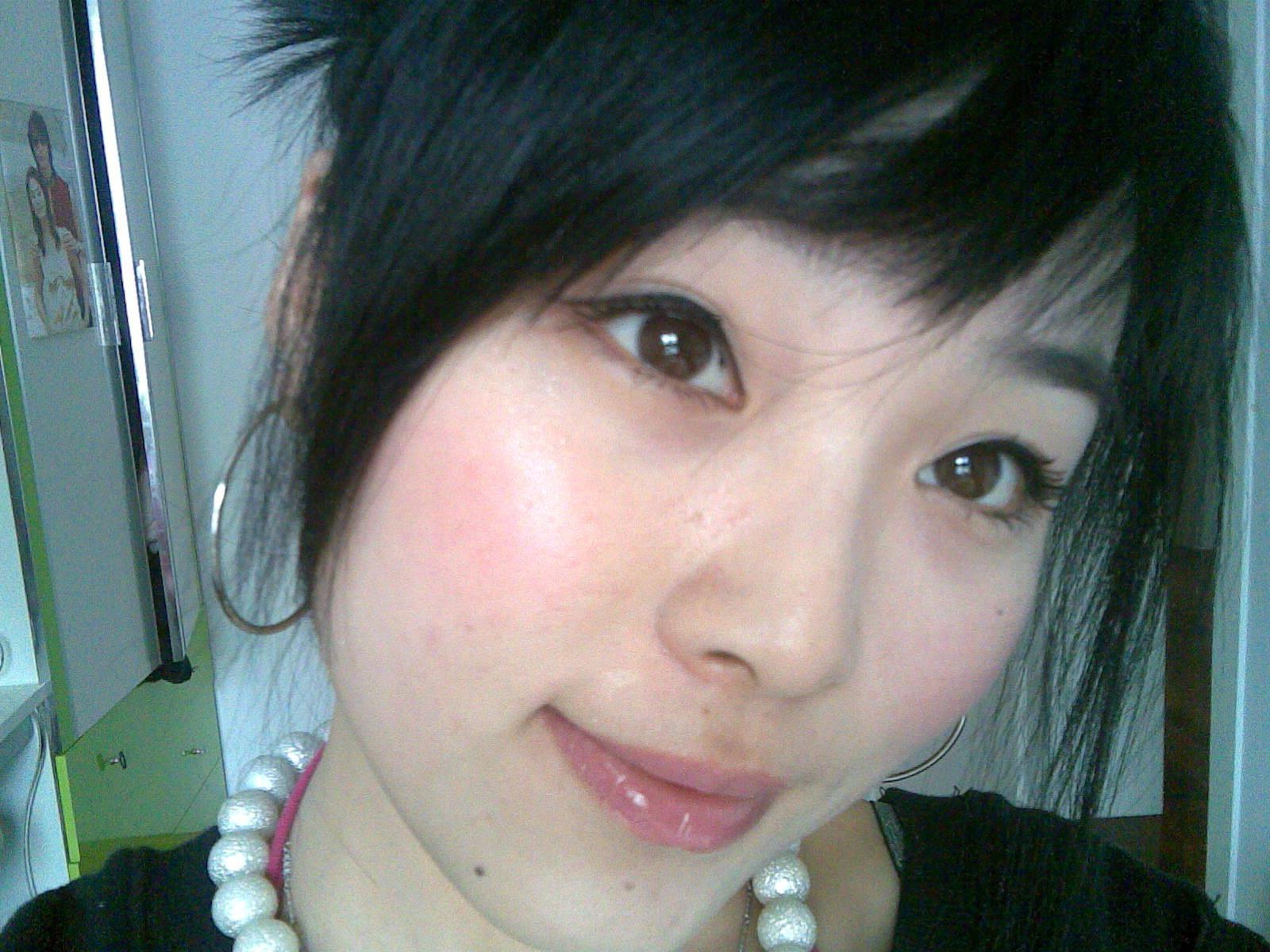 15P Asian teen girlfriends posing for the camera