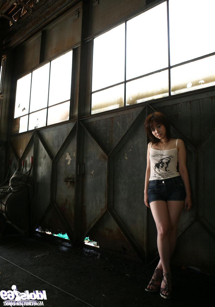 16P Japanese babe in public