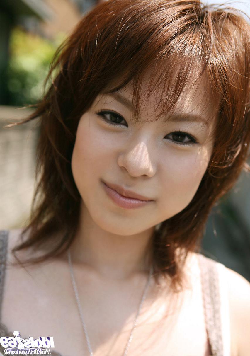 16P Japanese babe in public