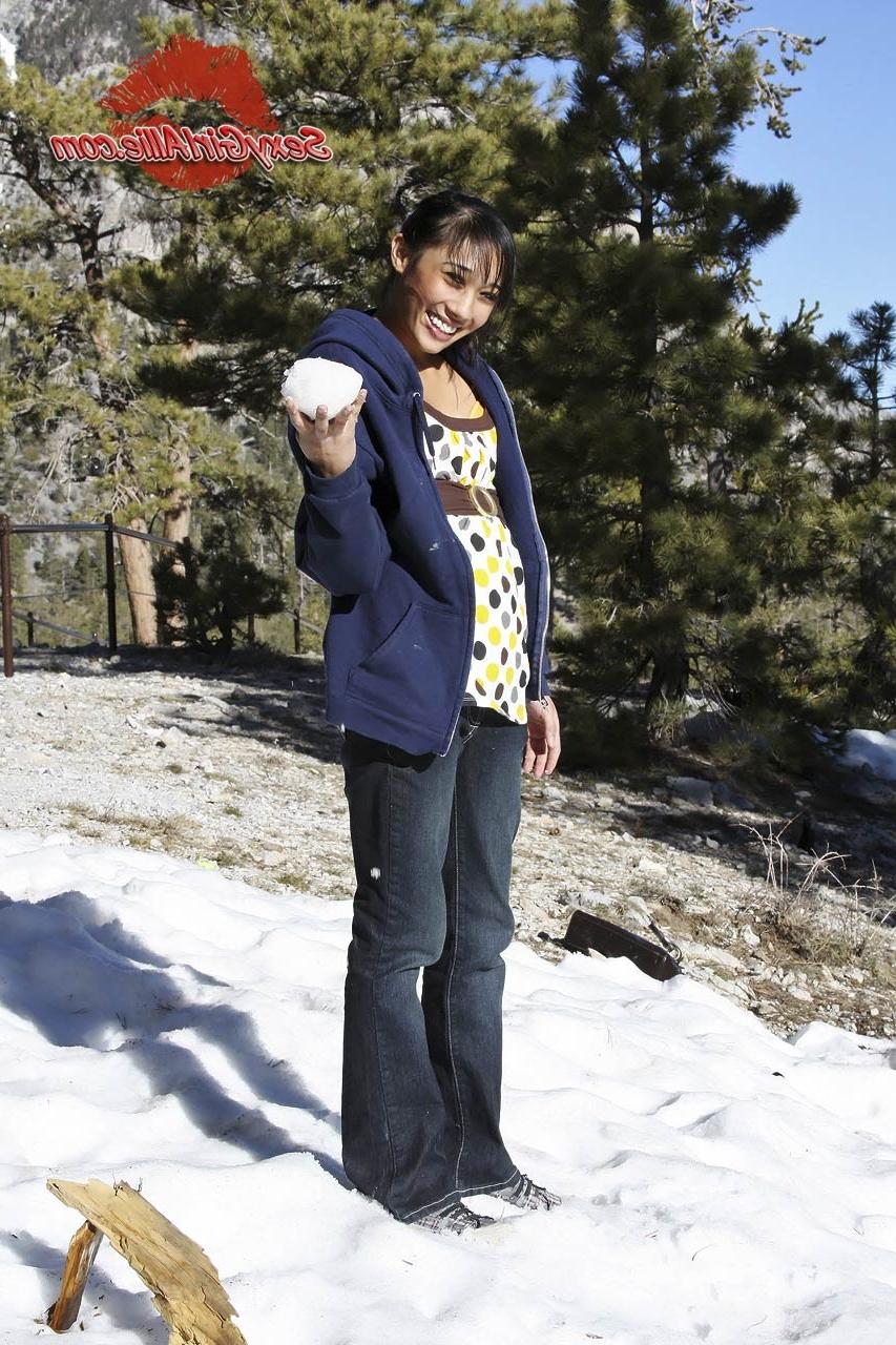 16P Skinny asian teen girl outdoors